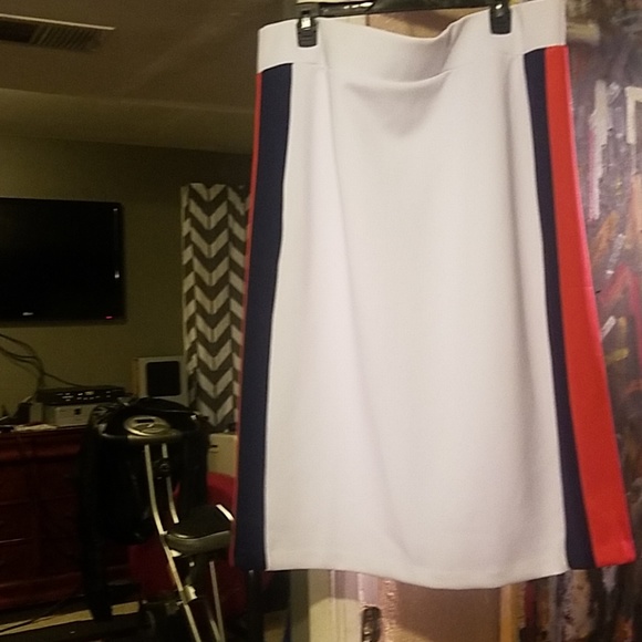 Eloquii Dresses & Skirts - White pencil skirt with zipper back slit